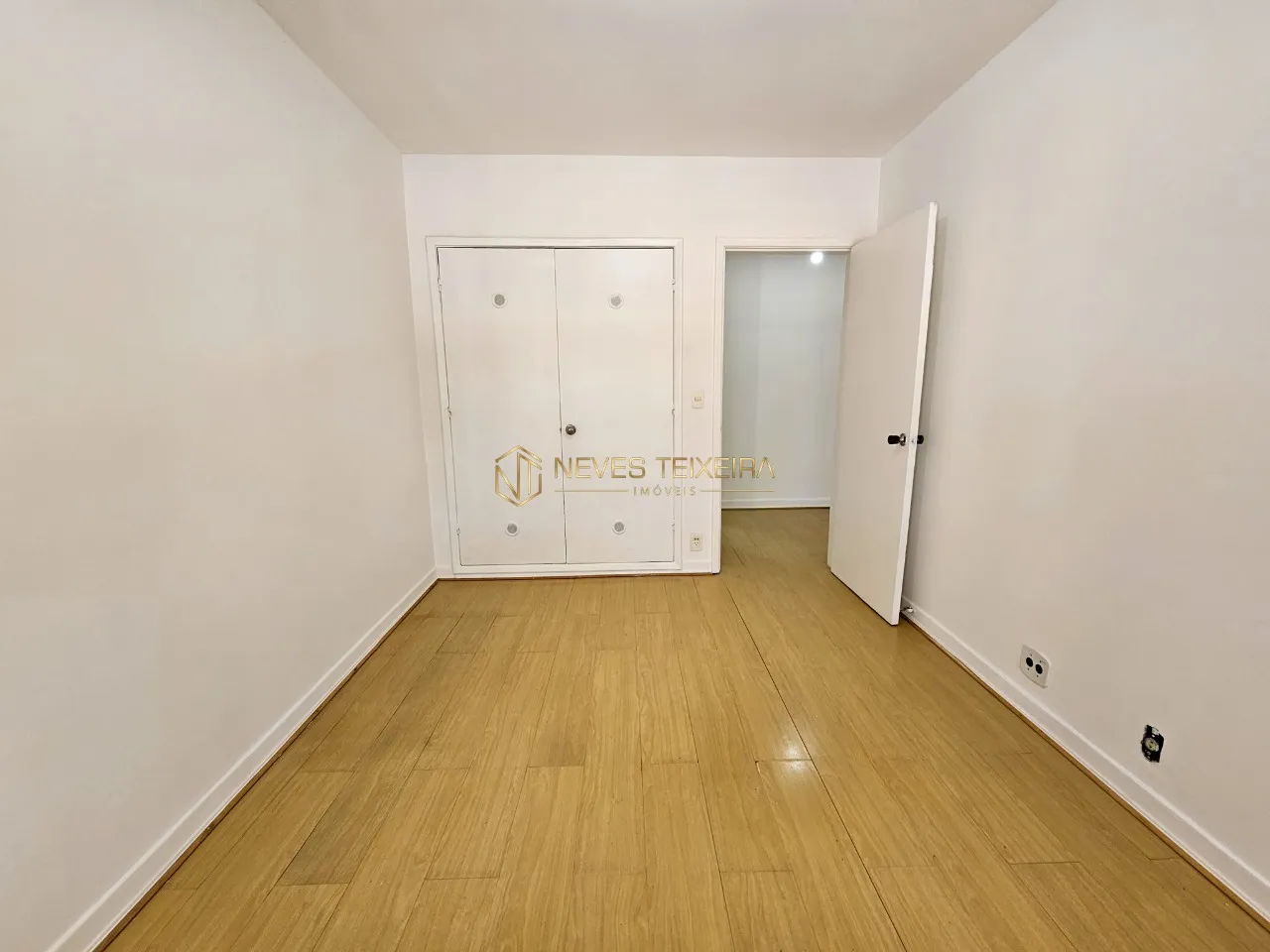 Imagem EXCELENTE APARTAMENTO COM VISTA LIVRE, NASCENTE, NA SQS 103 DA ASA SUL