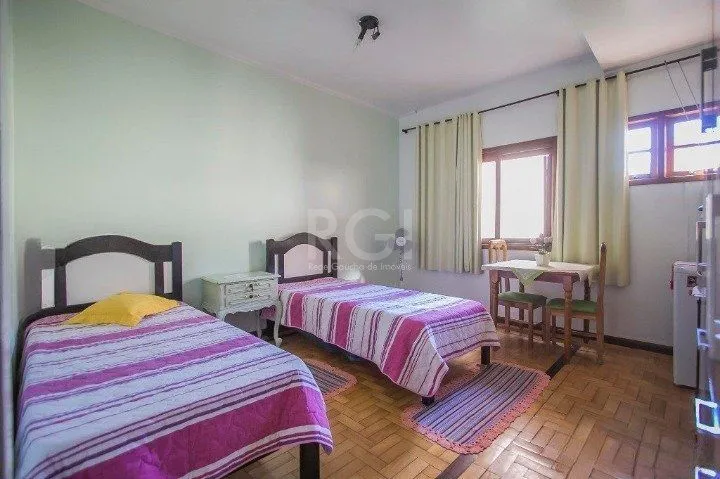 Imagem Casa para Venda - 400m², 6 dormitórios, sendo 1 suites, 3 vagas - Santana