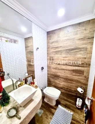 Imagem Casa térrea à venda no Parque São Quirino, em Campinas/SP. Esta charmosa residência, totalmente ...