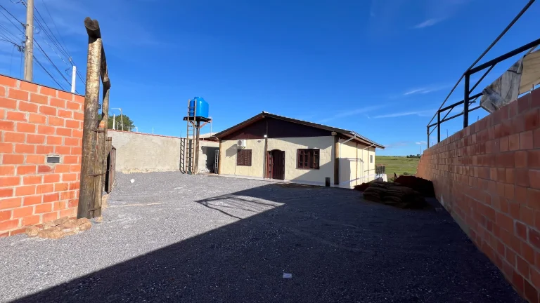 Imagem Chácara em Araçoiaba da Serra-SP: 5 quartos, 3 suítes, 230m² de área, venda ou locação no Campo do Meio.