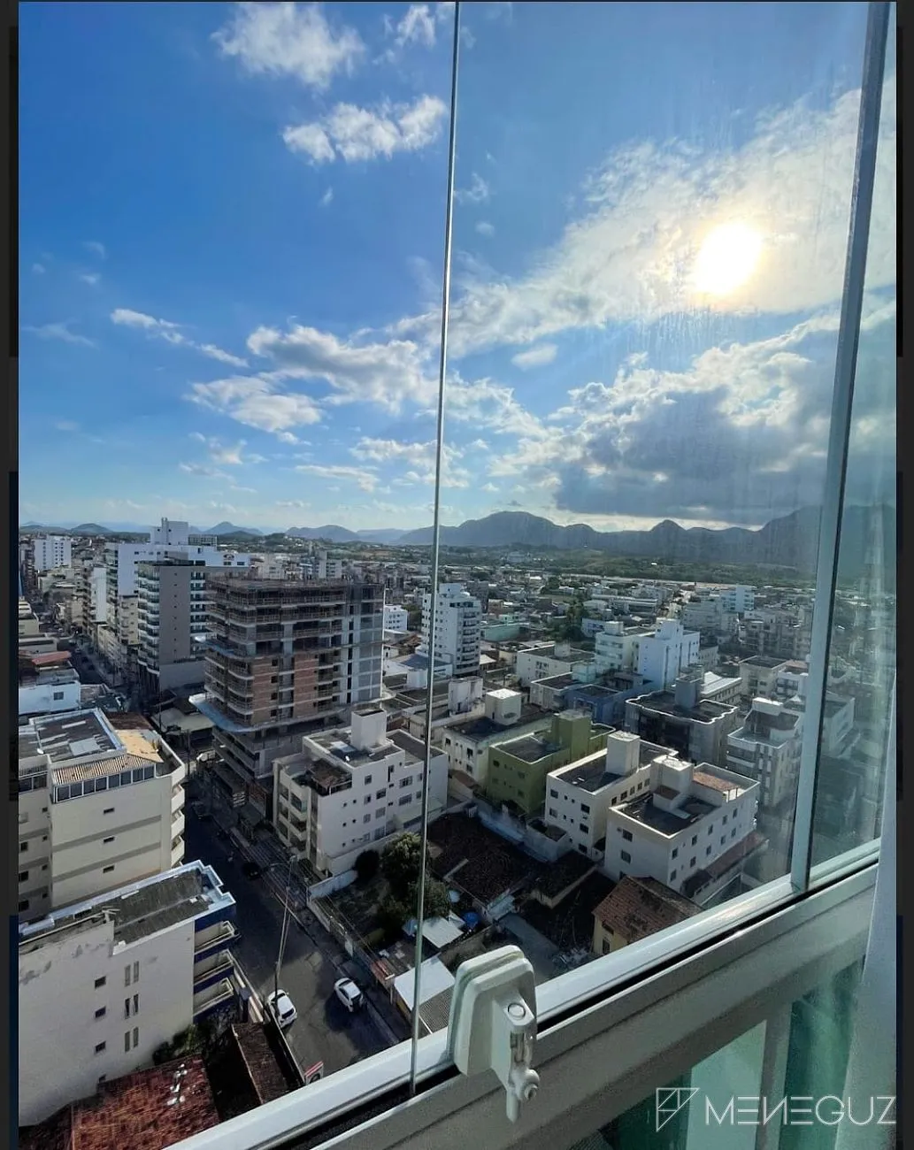 Imagem Exuberante apartamento de 3 quartos, elegantemente mobiliado, oferecendo conforto e sofisticação