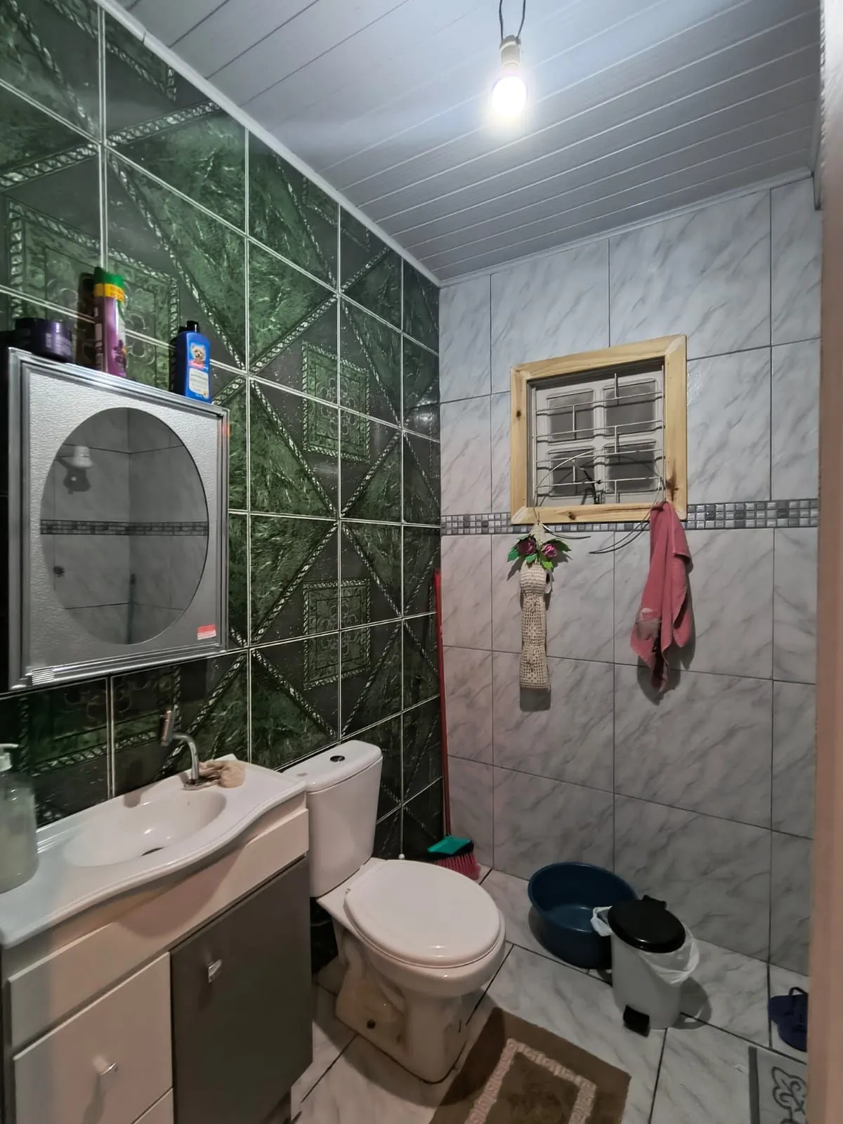 Imagem Casa de esquina com 3 dormitórios no bairro Campo Novo