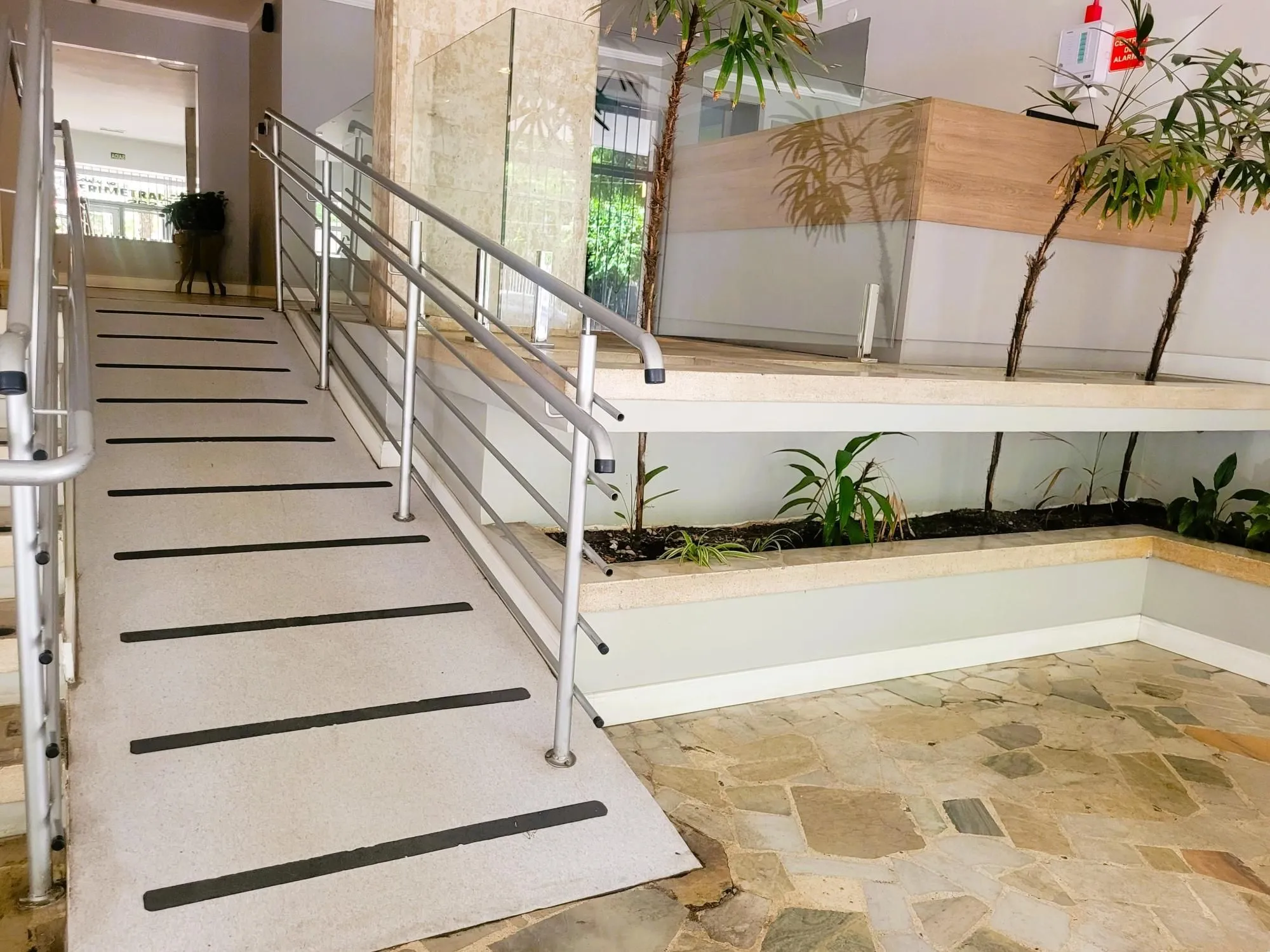 Imagem ÓTIMO APARTAMENTO 2 DORMITÓRIOS A 50m DA UFRGS E UFCSPA.