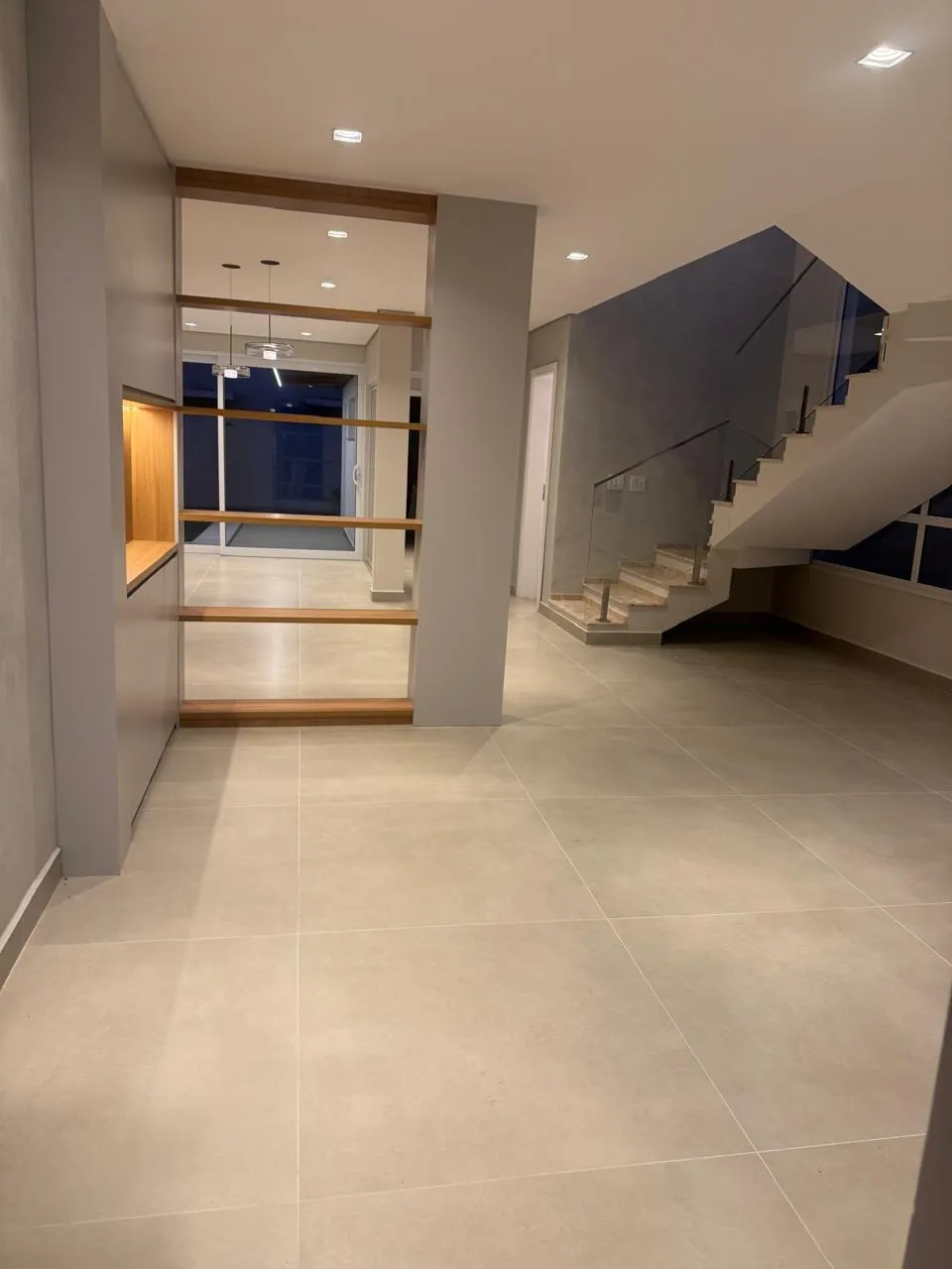 Imagem Sobrado de alto padrão à venda no Condomínio Mont Blanc, Sorocaba, com 3 suítes, piscina e 280 m²
