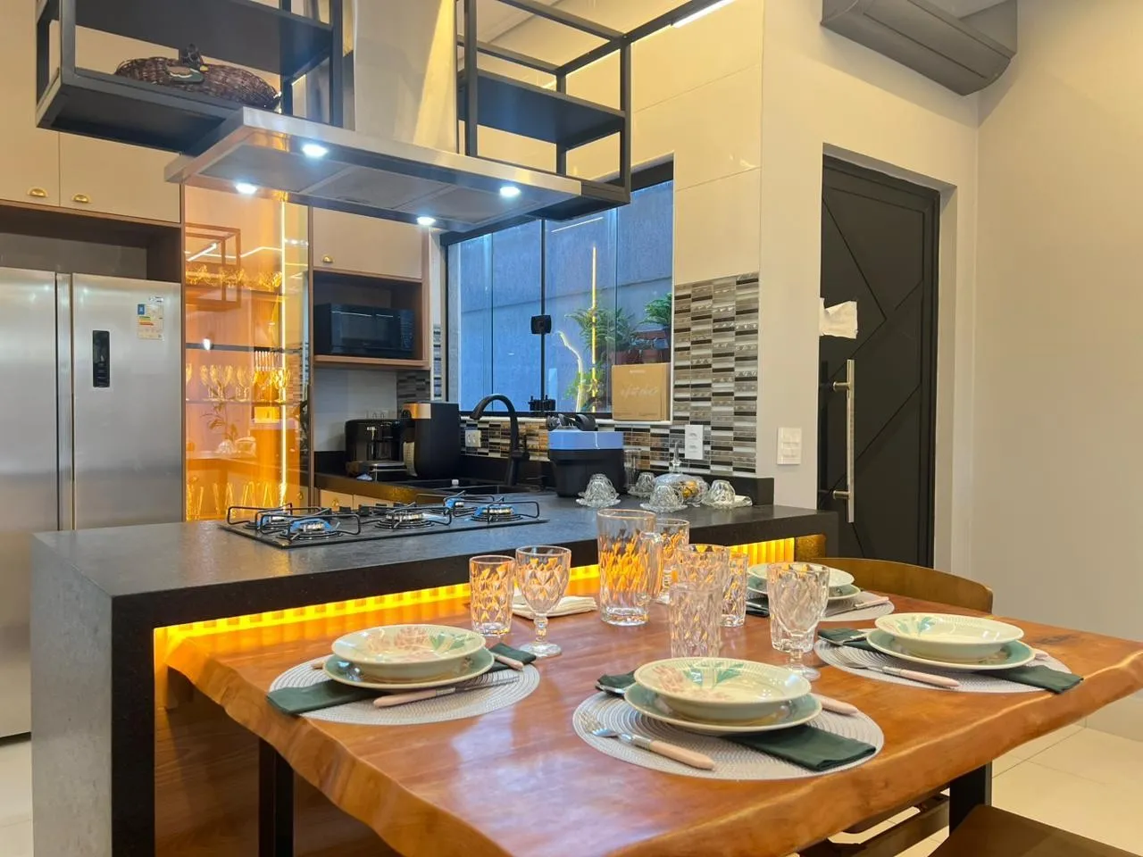Imagem Casa para Venda em Praia Grande, Caiçara, 3 dormitórios, 2 suítes, 2 banheiros, 2 vagas