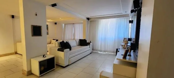 Imagem Apartamento porteira fechada em Manaíra, 86 m², 2 quartos, automação Alexa, mobiliado, nascente norte e próximo à praia.