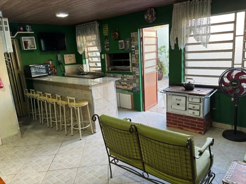 Imagem Casa de 3 dormitórios à venda no Bairro Rubem Berta - Porto Alegre