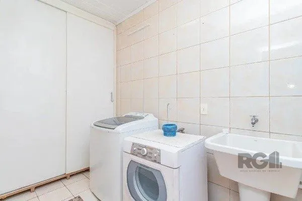 Imagem Casa impecável com 3 quartos (1 suíte) e 2 vagas cobertas,