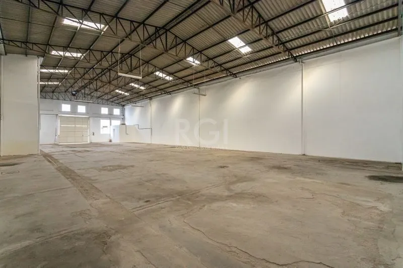 Imagem MÁFFER IMÓVEIS ALUGA - DEPÓSITO / PAVILHÃO NO 4º DISTRITO Rua Comendador Coruja, 131 - Floresta | Porto Alegre/RS Área privativa: 502 m² Com estacionamento frontal