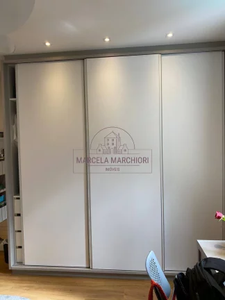 Imagem 5 quartos, 2 suítes, todo reformado na Praia da Costa