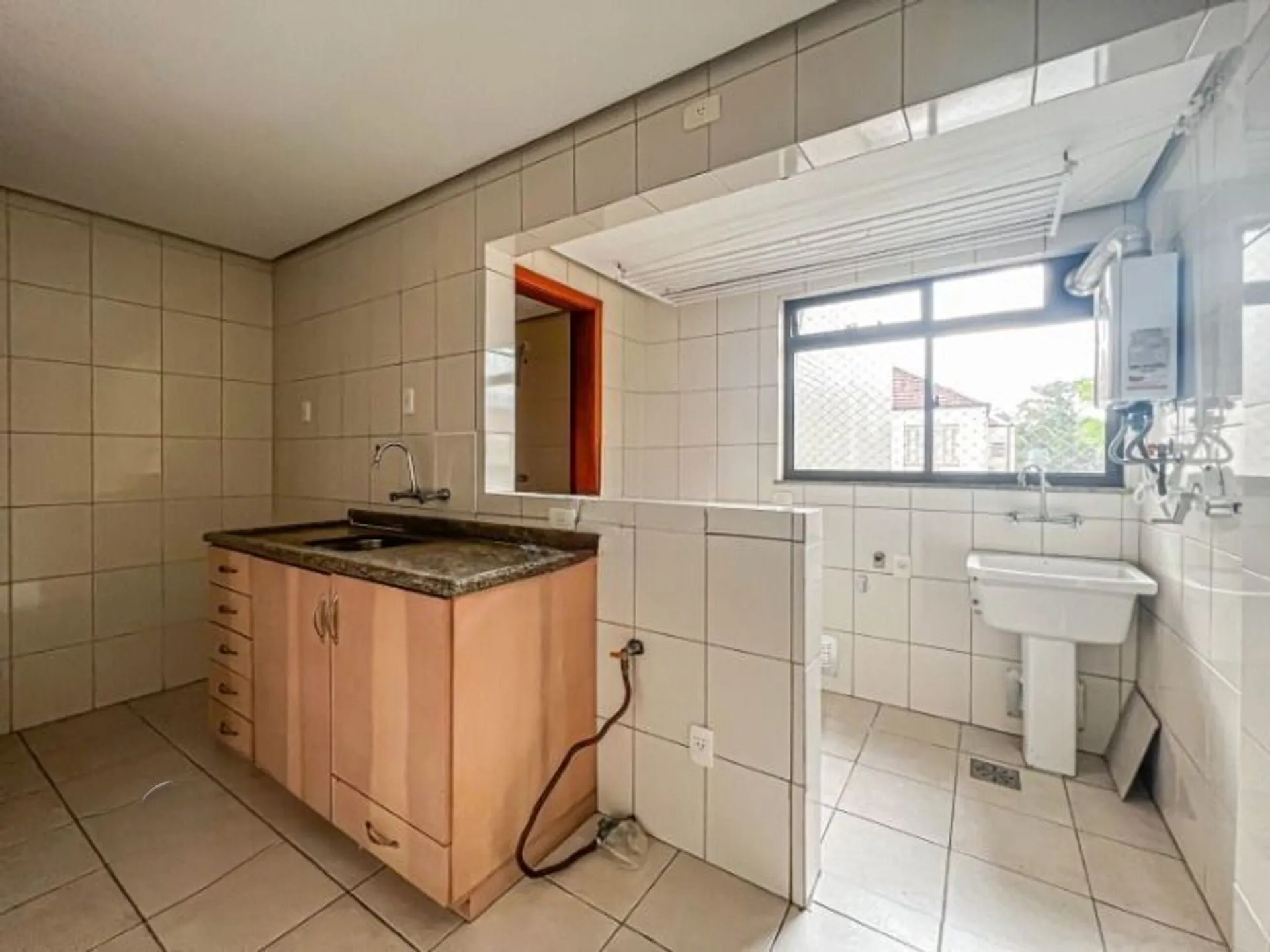 Imagem Apartamento de 3 quartos, suíte e 1 vaga de garagem no bairro Menino Deus em POA