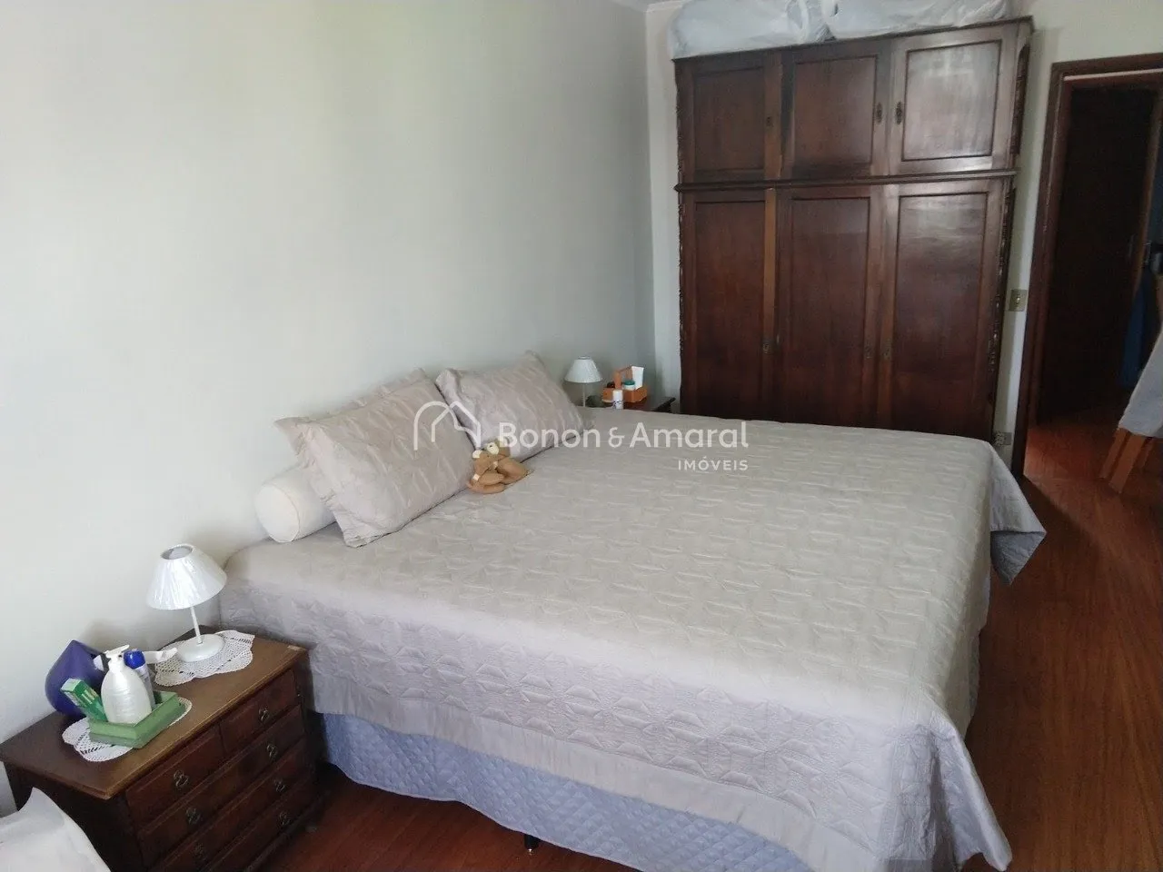 Imagem Casa com 4 Quartos e 3 banheiros à Venda, 400 m² no Jardim Chapadão
