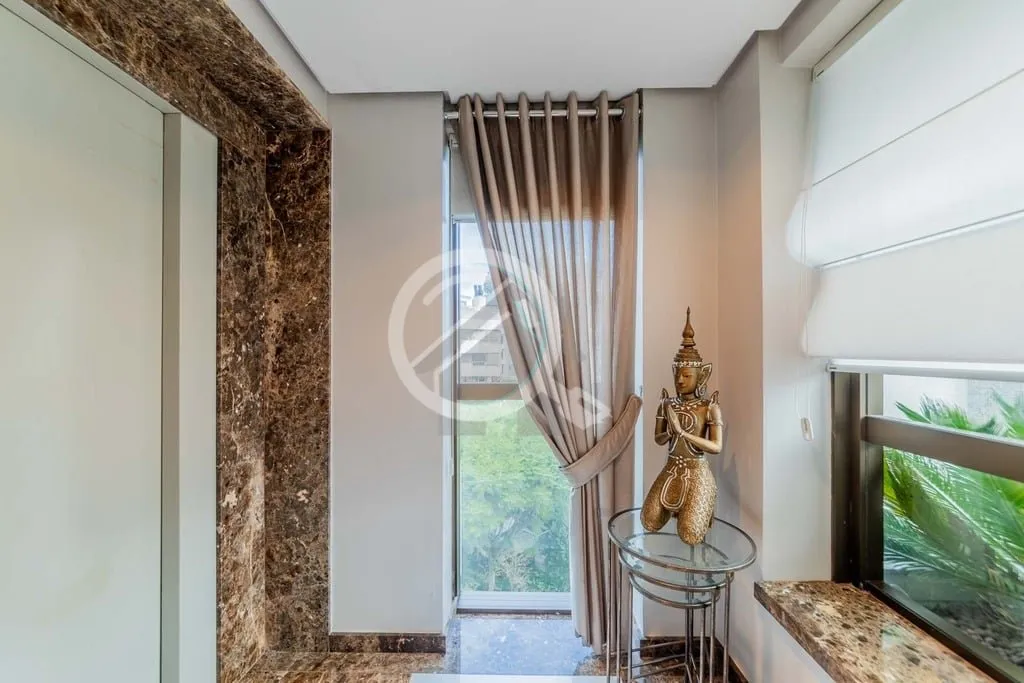 Imagem Apresentamos um sofisticado apartamento no bairro Petrópolis, com 266 m² de área privativa, ofere...