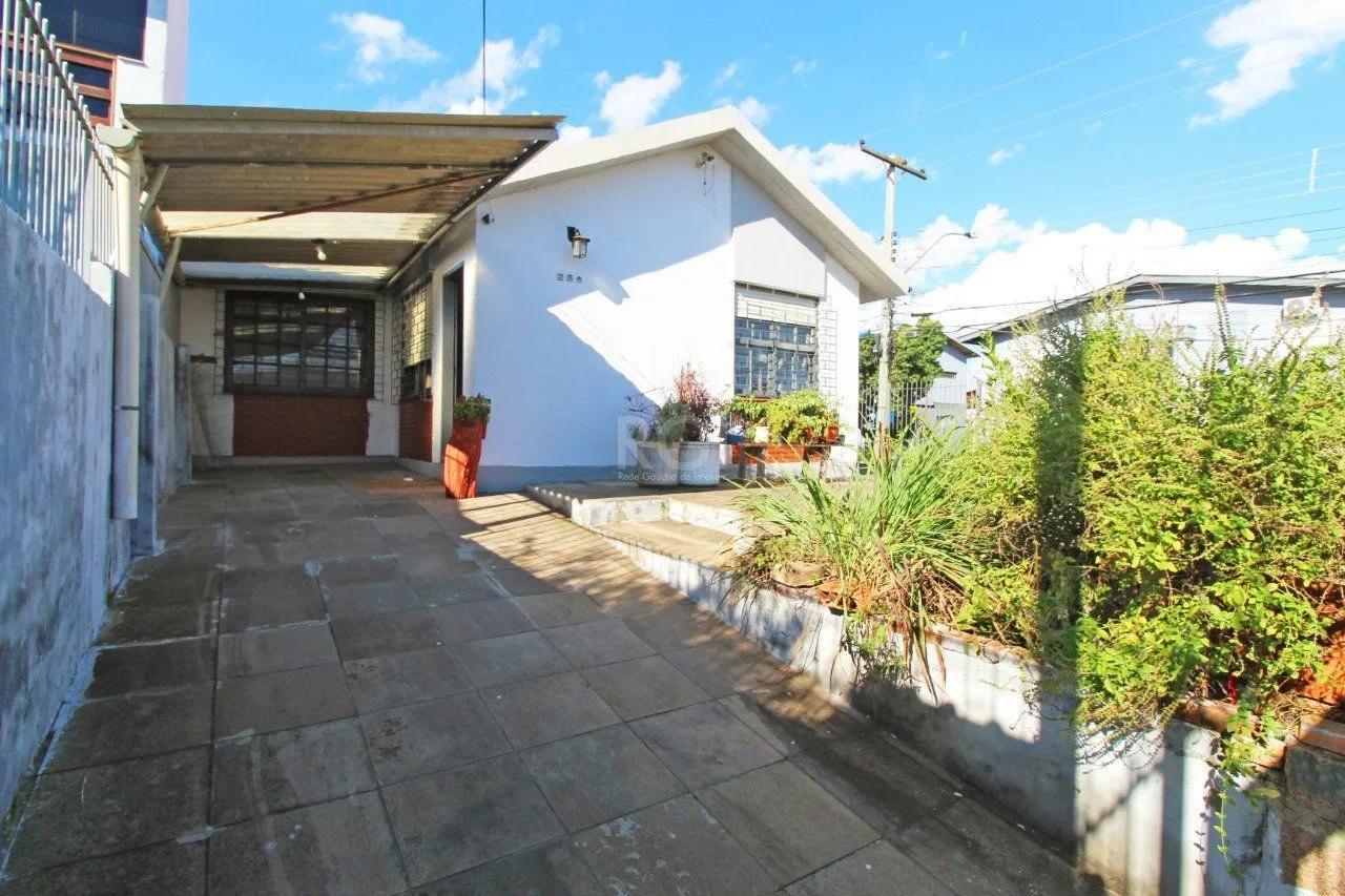 Imagem Casa 5 dormitórios, 1 suíte, 2 vagas de garagem, no bairro Camaquã, Poa/RS.