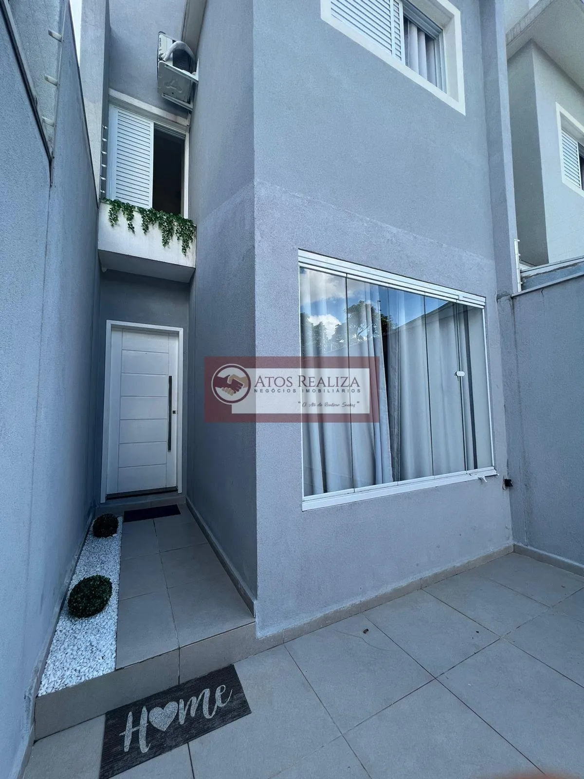 Imagem Vendo sobrado novo com planejados. Lindo sobrado de 143m² no Jardim presidência, Imóvel de 3 Dormitorios com Armários, sendo 2 suítes, Closet, 2 vagas de garagem, Palnejados na cozinha e banheiro, Àres gourmet com churrasqueira, Agente uma visita e se sur