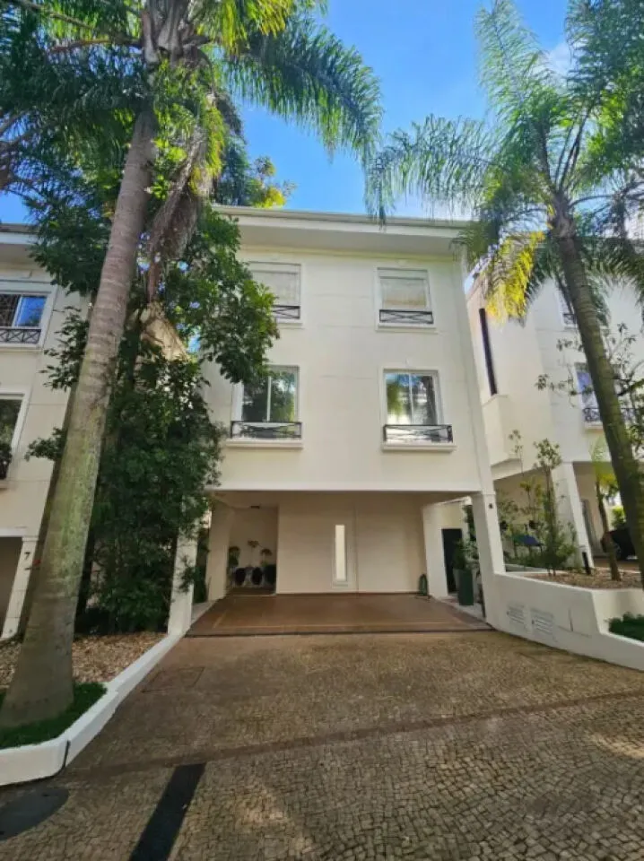 Foto do imóvel CASA DE CONDOMINIO PRÓXIMO AO HOSP ALBERT EINSTEIN - 3 QUARTOS POR 3.600.000!!! 350M²