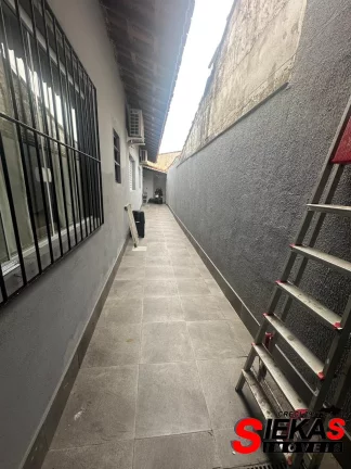 Imagem Oportunidade imperdível: Casa à venda em Praia Grande-SP, Maracanã - 2 quartos, 1 suíte, 1 sala, 2 banheiros, 2 vagas, 120 m².