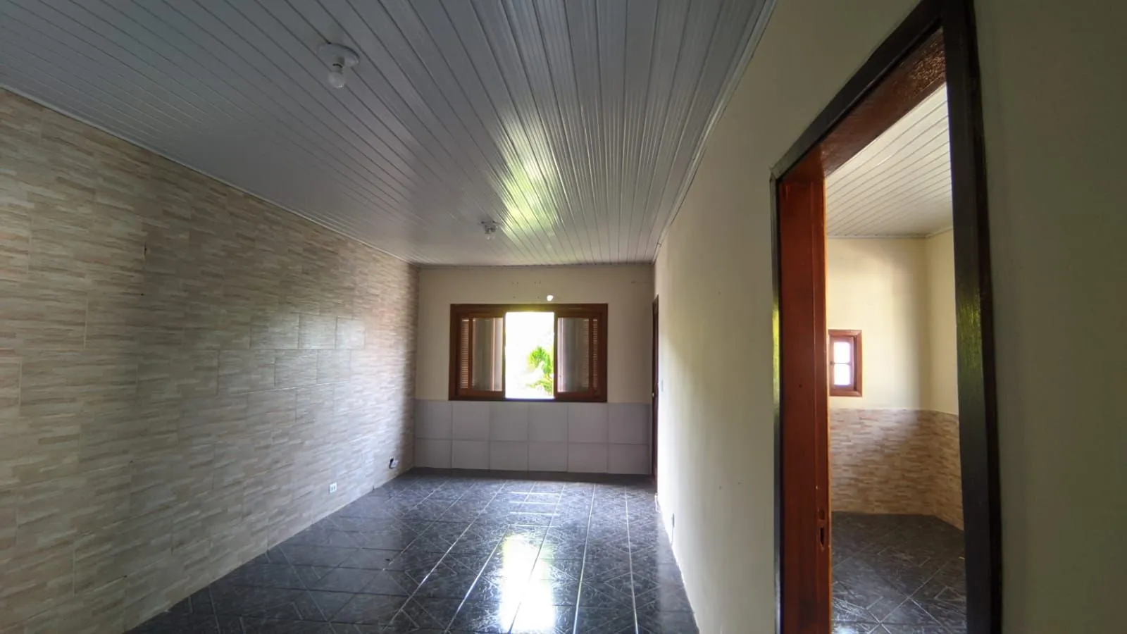Imagem Casa com pátio, 2 dormitórios, Avenida Vinte e Um de Abril - bSarandi