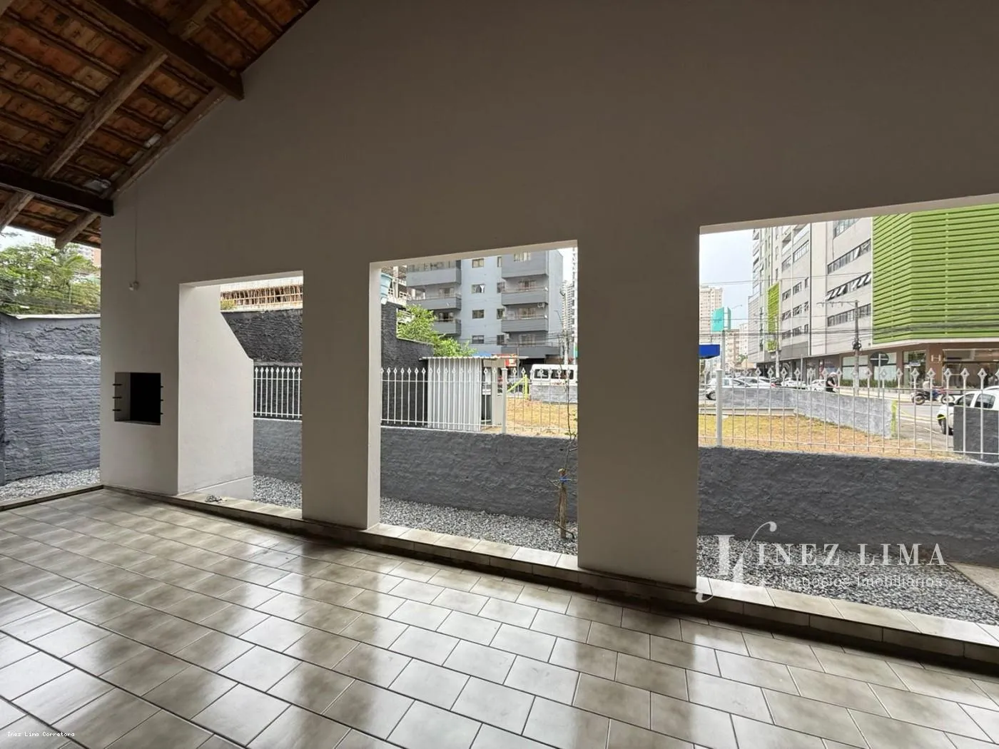 Imagem Aluguel por Diária para Temporada em Itapema, Meia Praia, 3 dormitórios, 2 suítes, 2 banheiros, 3 vagas