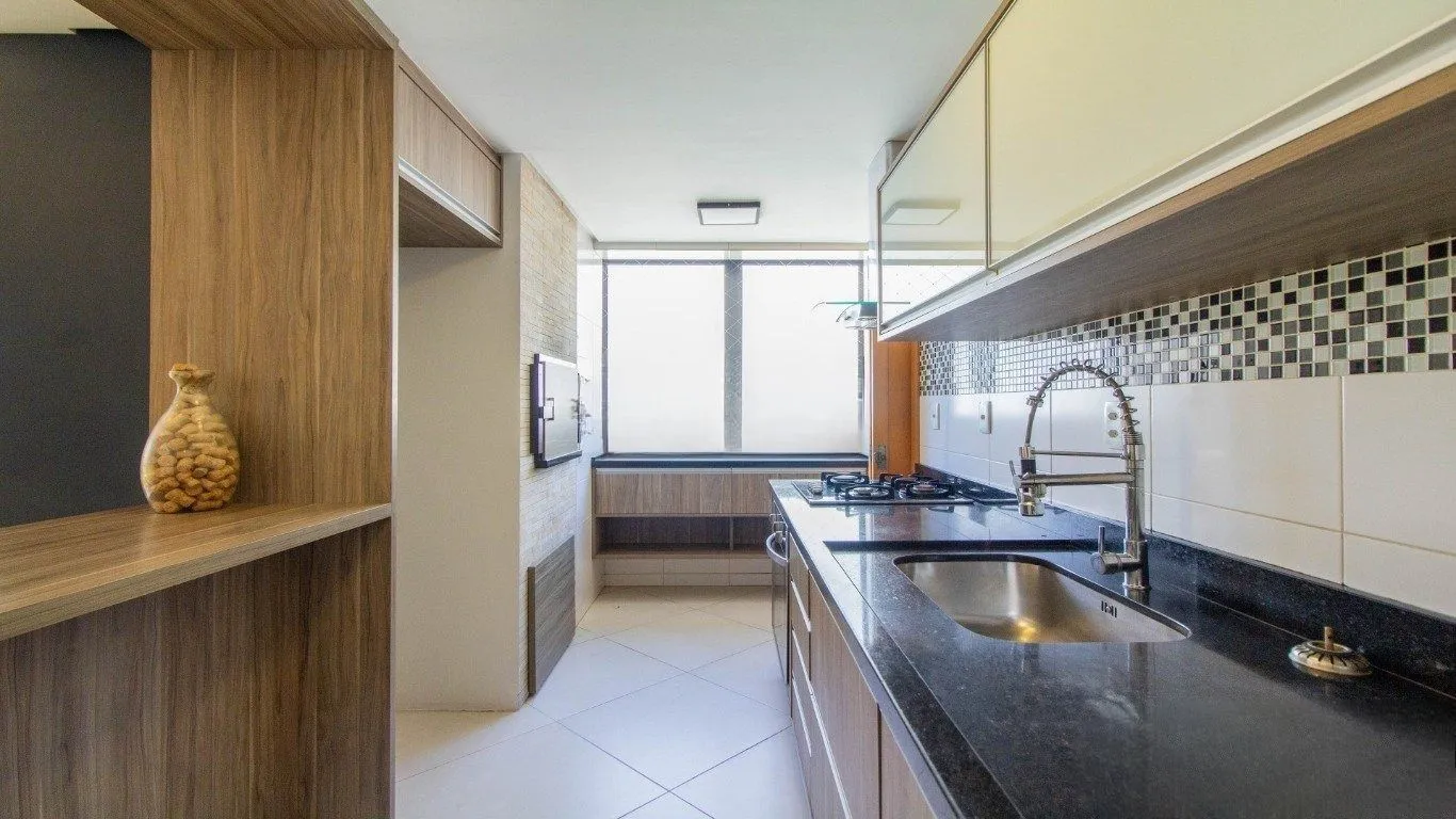Imagem Vista Panorâmica, 3 Dormitórios com Suíte e 2 Vagas no Petrópolis