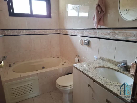 Imagem Sobrado 03 quartos c/suíte, ático, churrasqueira, Mercês/São Francisco em Curitiba PR