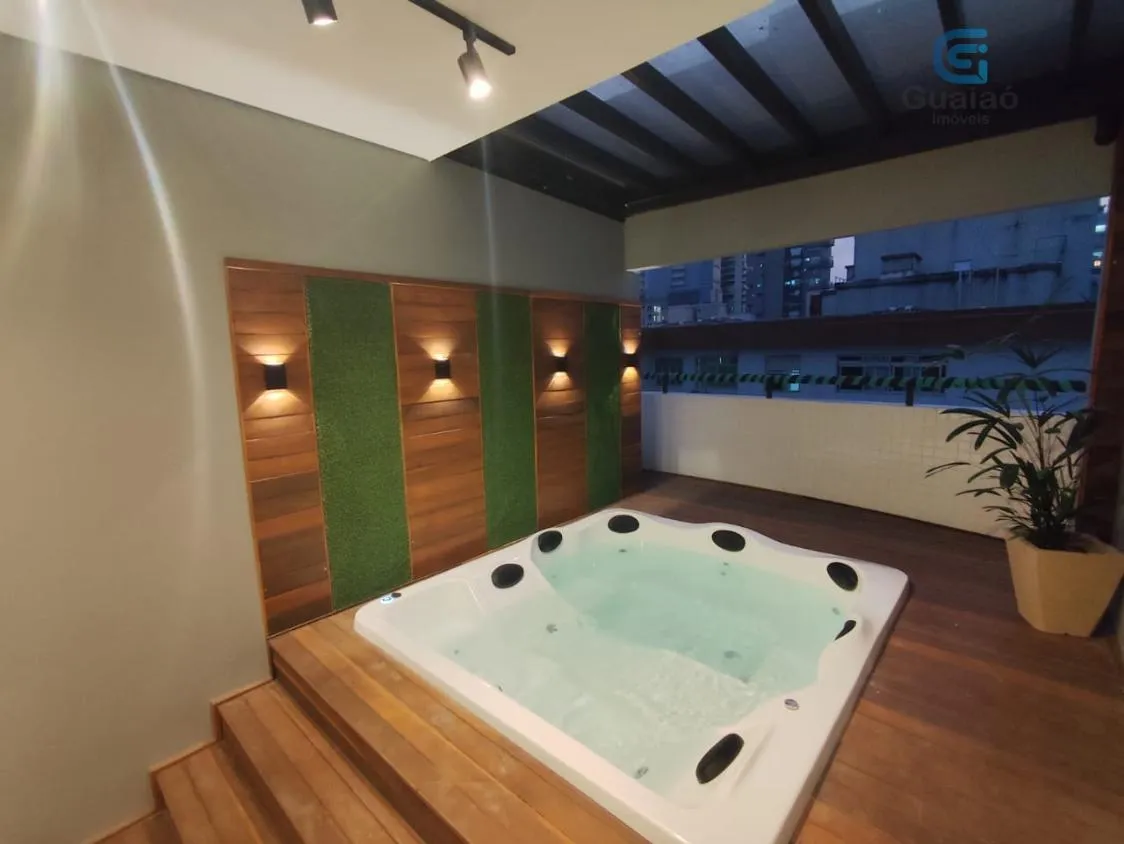Imagem Vendo Maravilhosa Cobertura Penthouse, 03 Dormitórios com Vista para a praia, 01 suíte, 03 Vagas de Garagem Paralelas, Home Office, Condomínio com Lazer Completo, Pompéia, Santos.