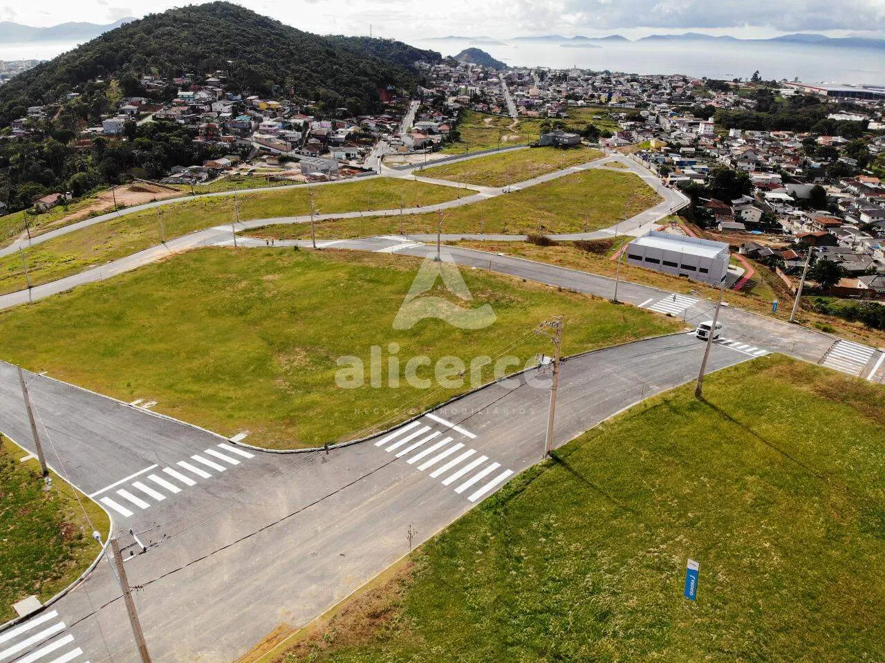 Terreno 485 m² no Residencial Altos do Jardim - Conforto, Lazer e Valorização por R$ 390 mil