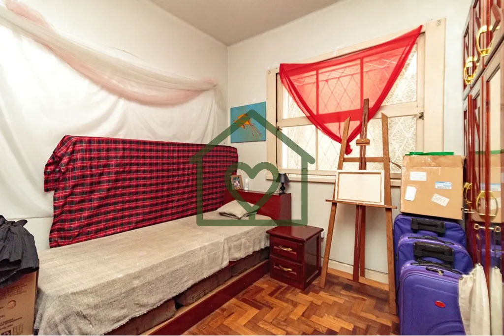 Imagem **Apartamento com 3 dormitórios à Venda em Porto Alegre - Excelente Preço!** Você está em busca...