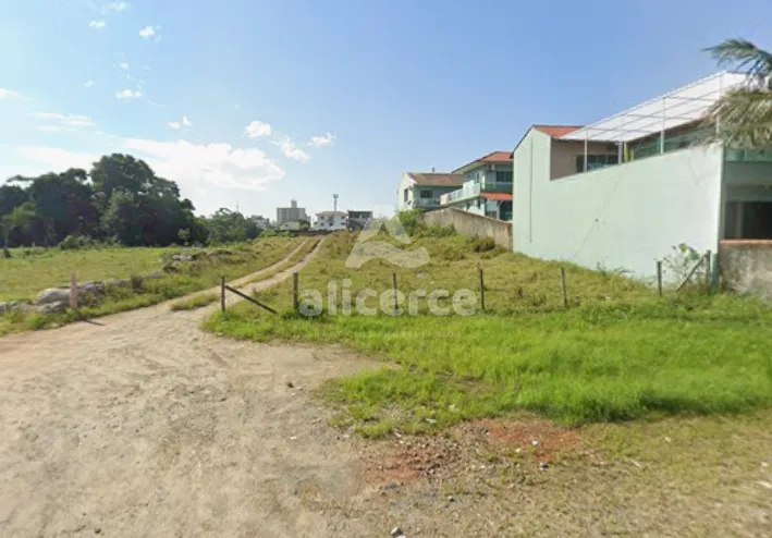 Oportunidade Única: Dois Terrenos em Localização Estratégica no Ipiranga/SC