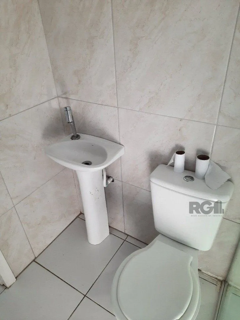 Imagem Oportunidade Imperdível: Prédio com 4 Apartamentos, Pátio e 2 Vagas de Garagem