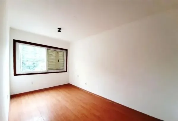 Imagem Apartamento no Petrópolis de 3 dormitórios e 2 vagas DESOCUPADO