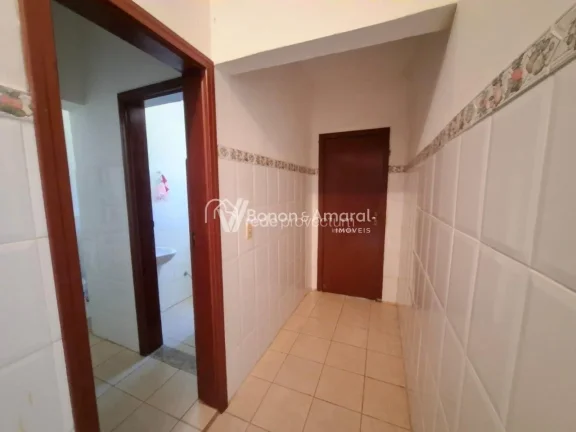 Imagem Linda chácara com total privacidade em meio à natureza!
Casa com 3 suítes (2 com closet), sala í...