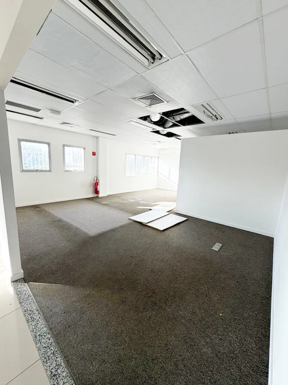 Imagem ALUGO ESTRATÉGICO PRÉDIO COMERCIAL NO BAIRRO VILA DAS BELEZAS!