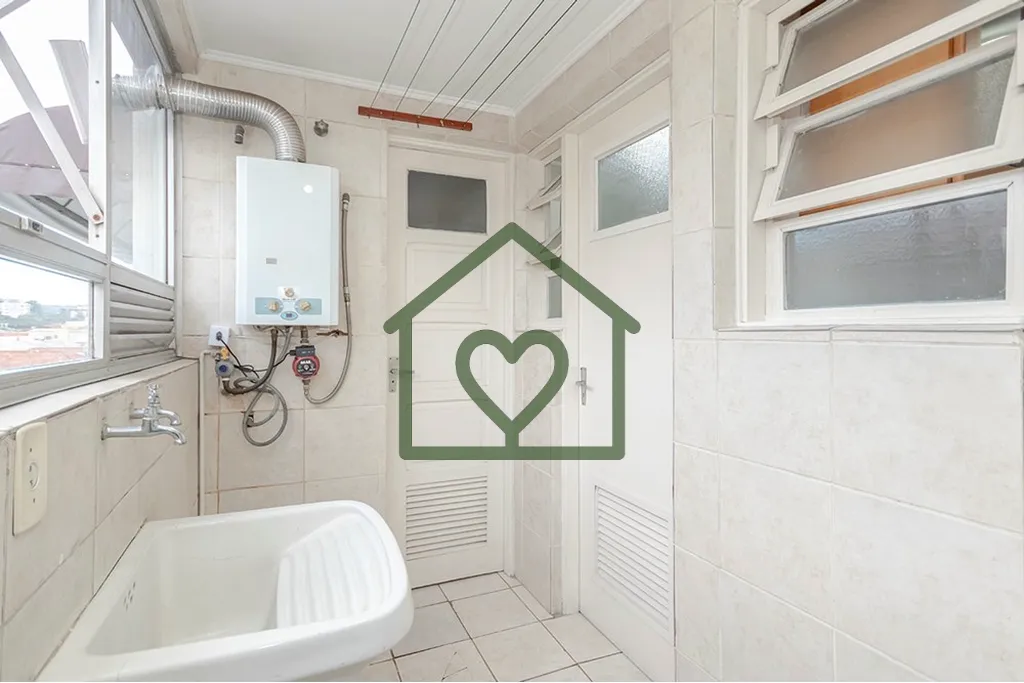 Imagem Descubra o seu novo lar em Porto Alegre! Este excelente apartamento de 130 metros quadrados, localiz...