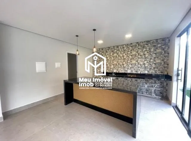 Imagem SHA Quadra 4 Arniqueiras Casa 3 Suítes 2 Vagas Útil 270 m² Terreno 235 m²
