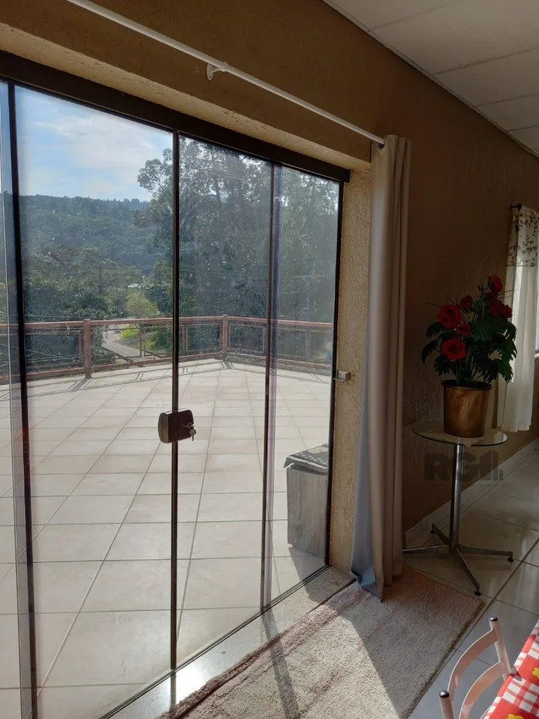 Imagem Casa com 4 dormitórios no bairro Vila Nova