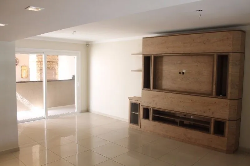 Imagem Casa para Venda - 220m², 3 dormitórios, sendo 1 suites, 4 vagas - Ipanema