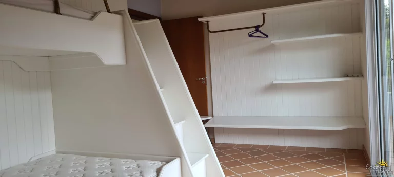 Imagem Bela Casa - 5 Suítes - 781 m² Terreno - Condomínio a Poucos Metros da Praia