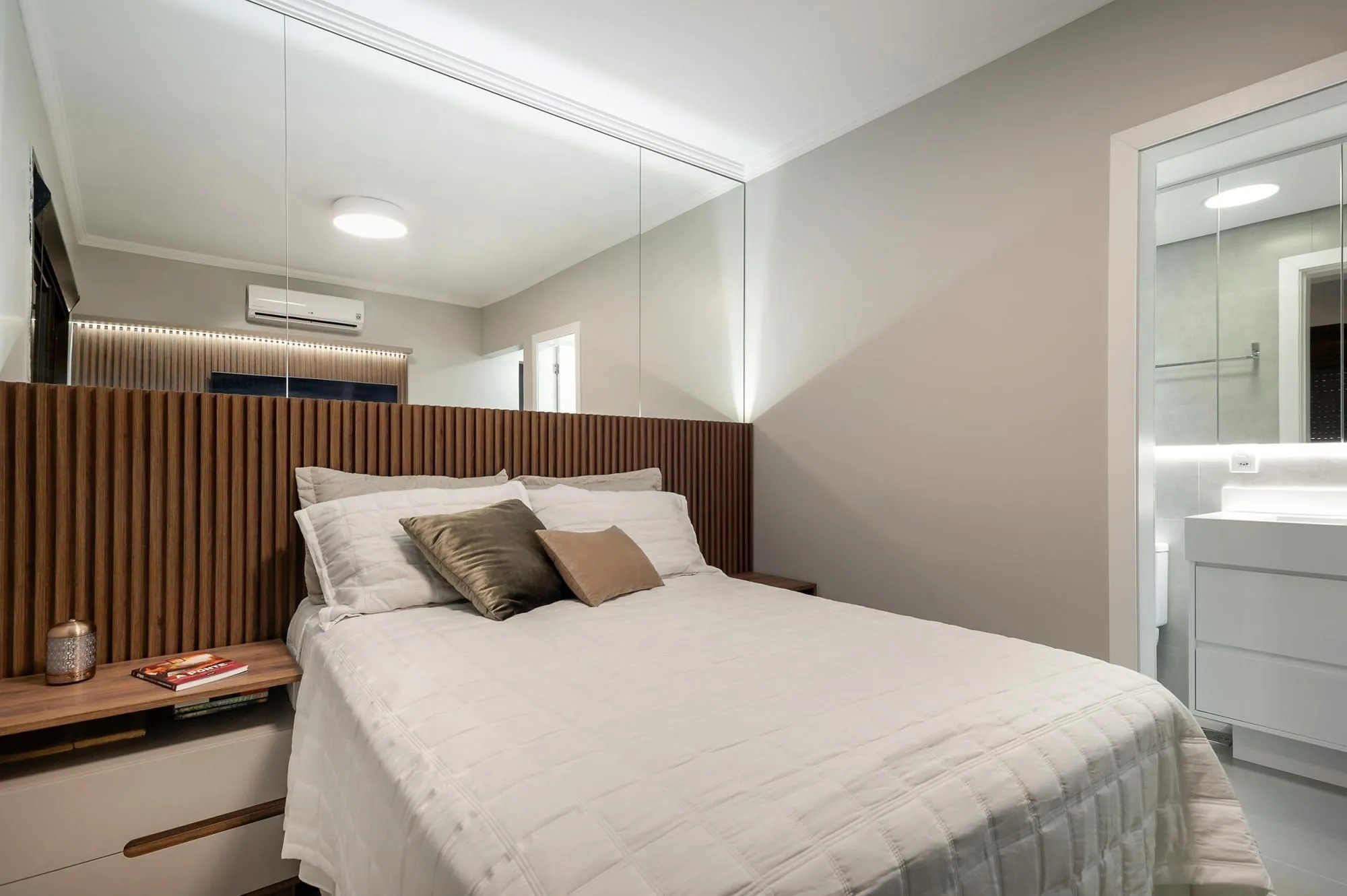 Imagem LINDO APARTAMENTO, PRONTO PARA MORAR.