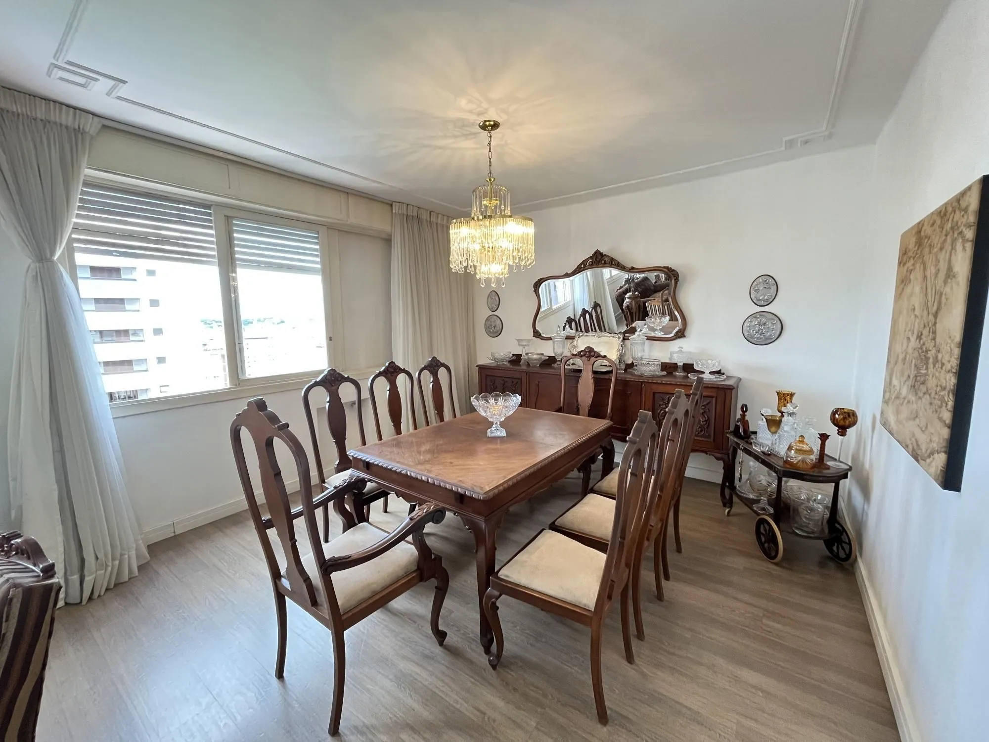 Imagem 3 quartos, gabinete ou 4º quartos e 1 vaga de garagem junto ao Moinhos de Vento
