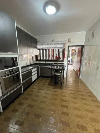 Imagem Casa com 3 dormitórios sendo 1 suíte e 1 vaga de garagem no bairro Guanabara em Joinville SC