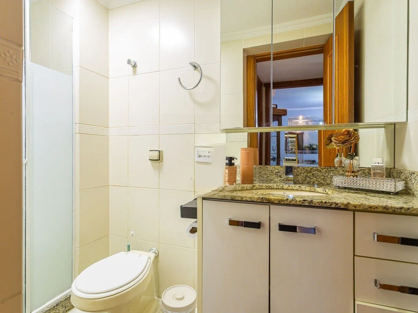 Imagem Apartamento Semi-mobiliado, 3 dormitórios, 2 vagas individuias - Vila Ipiranga