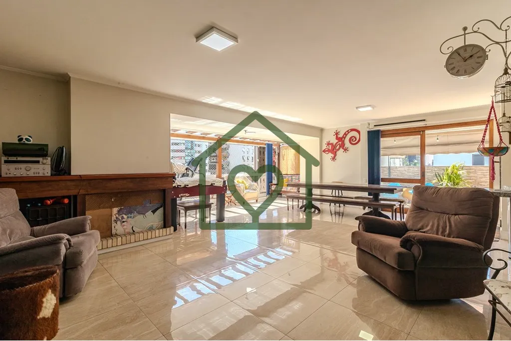 Imagem Cobertura duplex com 296 m² privativos, três dormitórios (sendo uma suíte) e três vagas de gara...