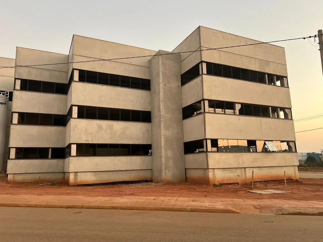 Imagem Galpão Comercial de Alto Padrão com Estrutura Completa para Indústria