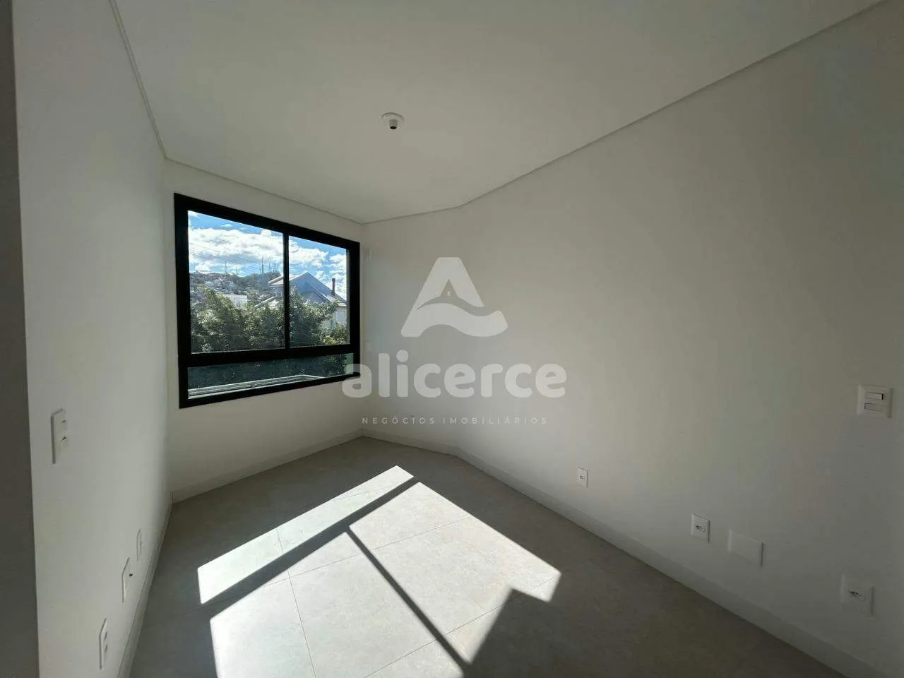 Imagem Apartamento à venda com 2 quartos 1 suíte, 65,67m² em Carvoeira Florianópolis
