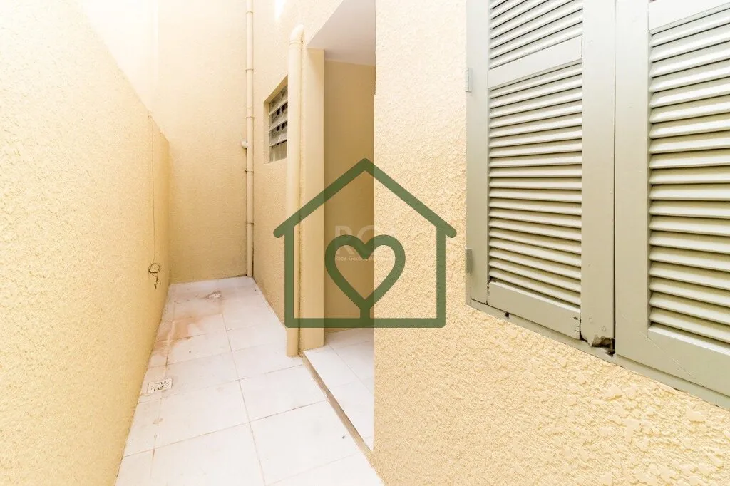 Imagem Apartamento localizado no bairro Jardim Carvalho, com 228m² no térreo. Imóvel com 03 dormitórios...