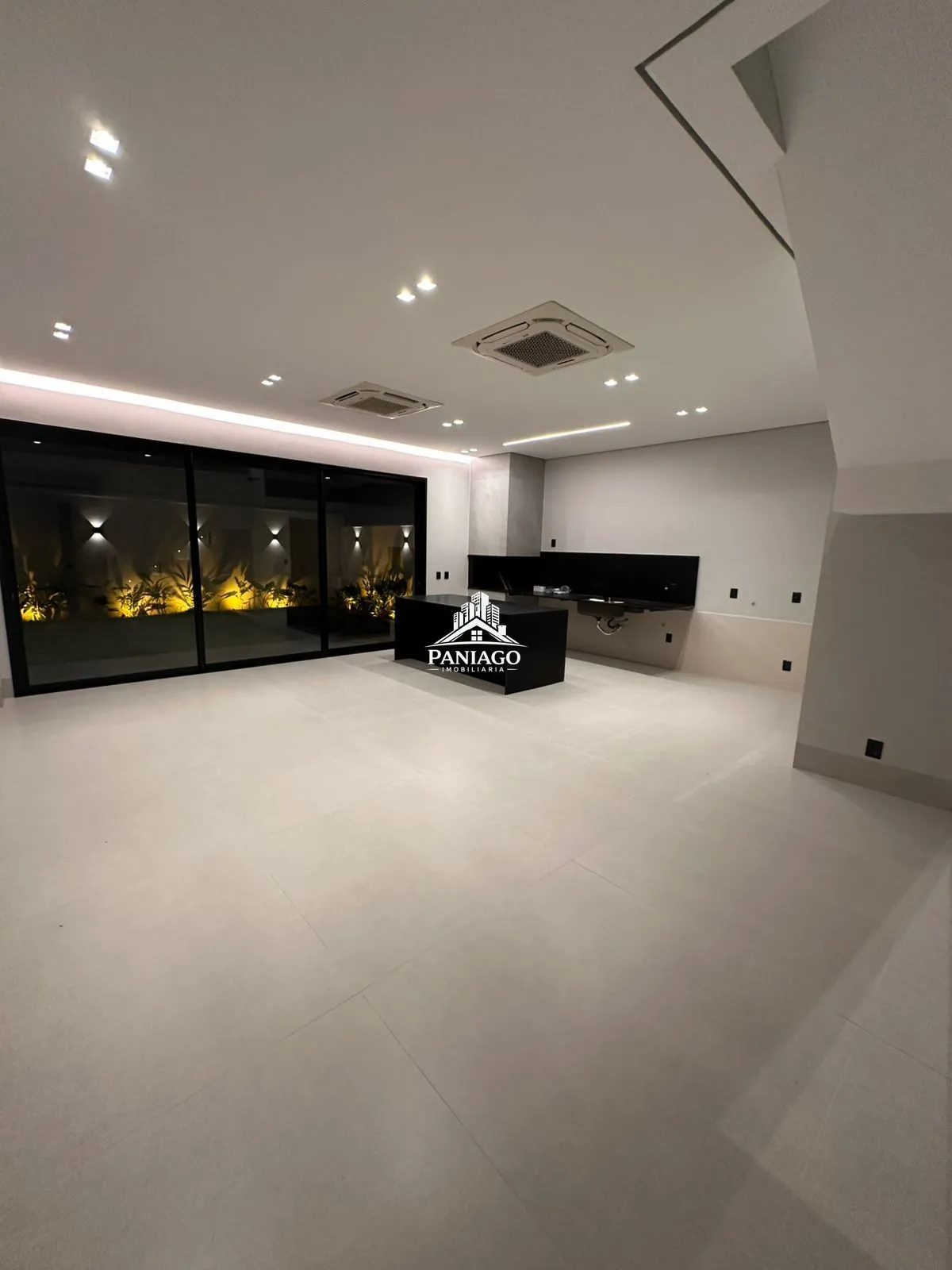 Imagem Casa à Venda no Ginco Florais Pérola | 213m² | 3 Suítes | Piscina Com Hidromassa