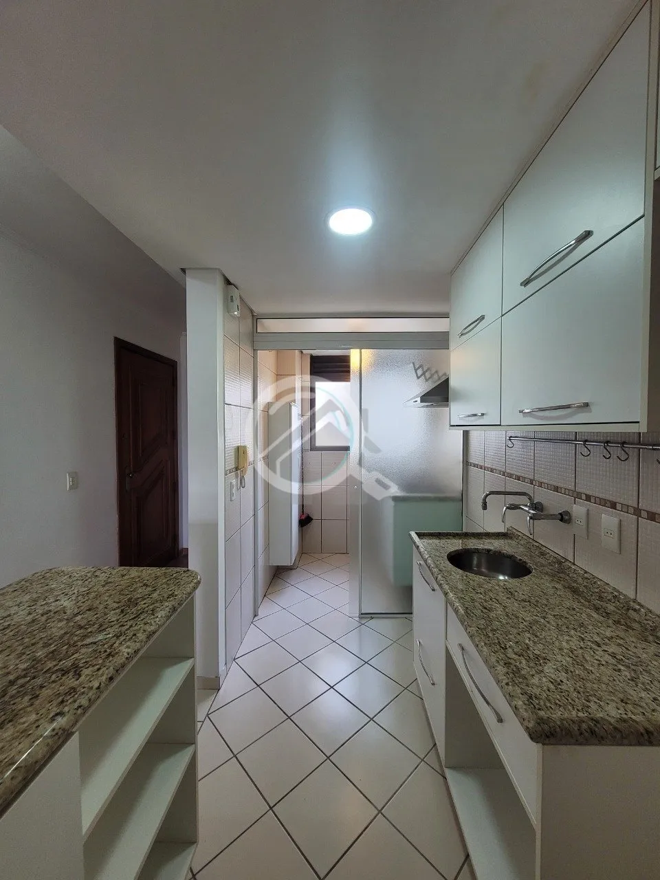 Imagem Apartamento semimobiliado de 75 m², 2 dormitórios sendo 1 suíte e 2 vagas de garagem no bairro Pe...