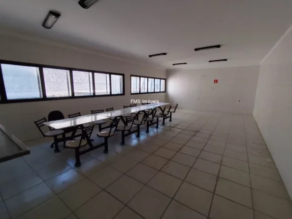 Imagem Galpão com 2500m2 em Itaquaquecetuba/SP