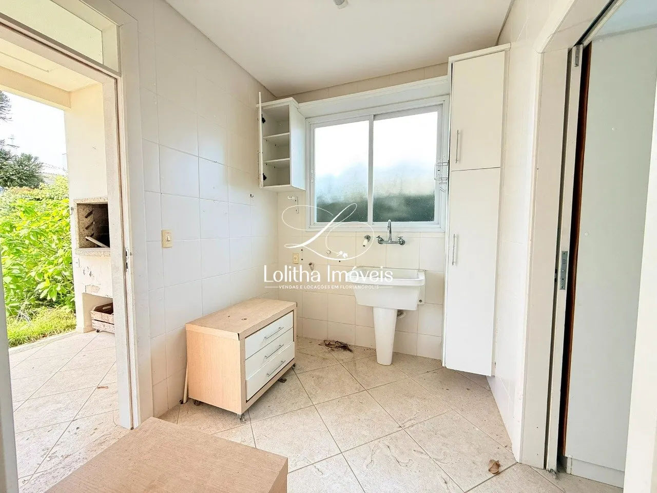 Imagem CASA COM 3 SUÍTES À VENDA EM JURERÊ - FLORIANÓPOLIS/SC